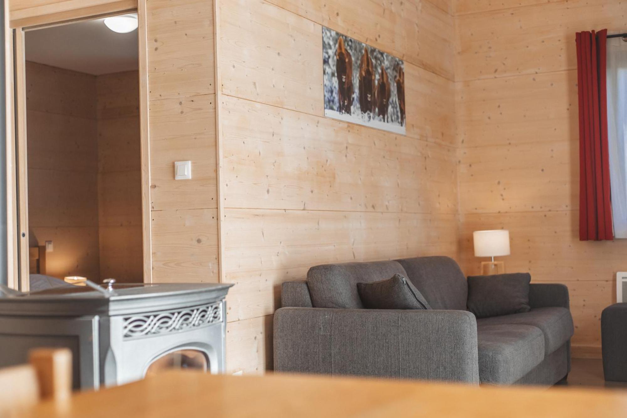 Les Bouviers Villa Saint-Denis  Exteriör bild